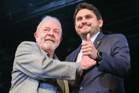 Presidente Lula e Juscelino Filho, ministro das comunicações e o presidente Lula