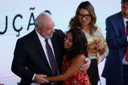 Lula lan&ccedil;a novo Bolsa Fam&iacute;lia e pede fiscaliza&ccedil;&atilde;o para programa &ldquo;chegar a  quem precisa&rdquo; | Metr&oacute;poles