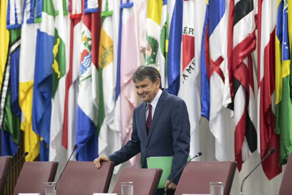 Ministro Wellington Dias chega para a coletiva de apresentação à imprensa os detalhes da reformulação do Bolsa Família 2023 - Metrópoles