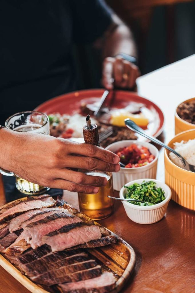 Na foto, pratos com comidas nordestinas - Metrópoles