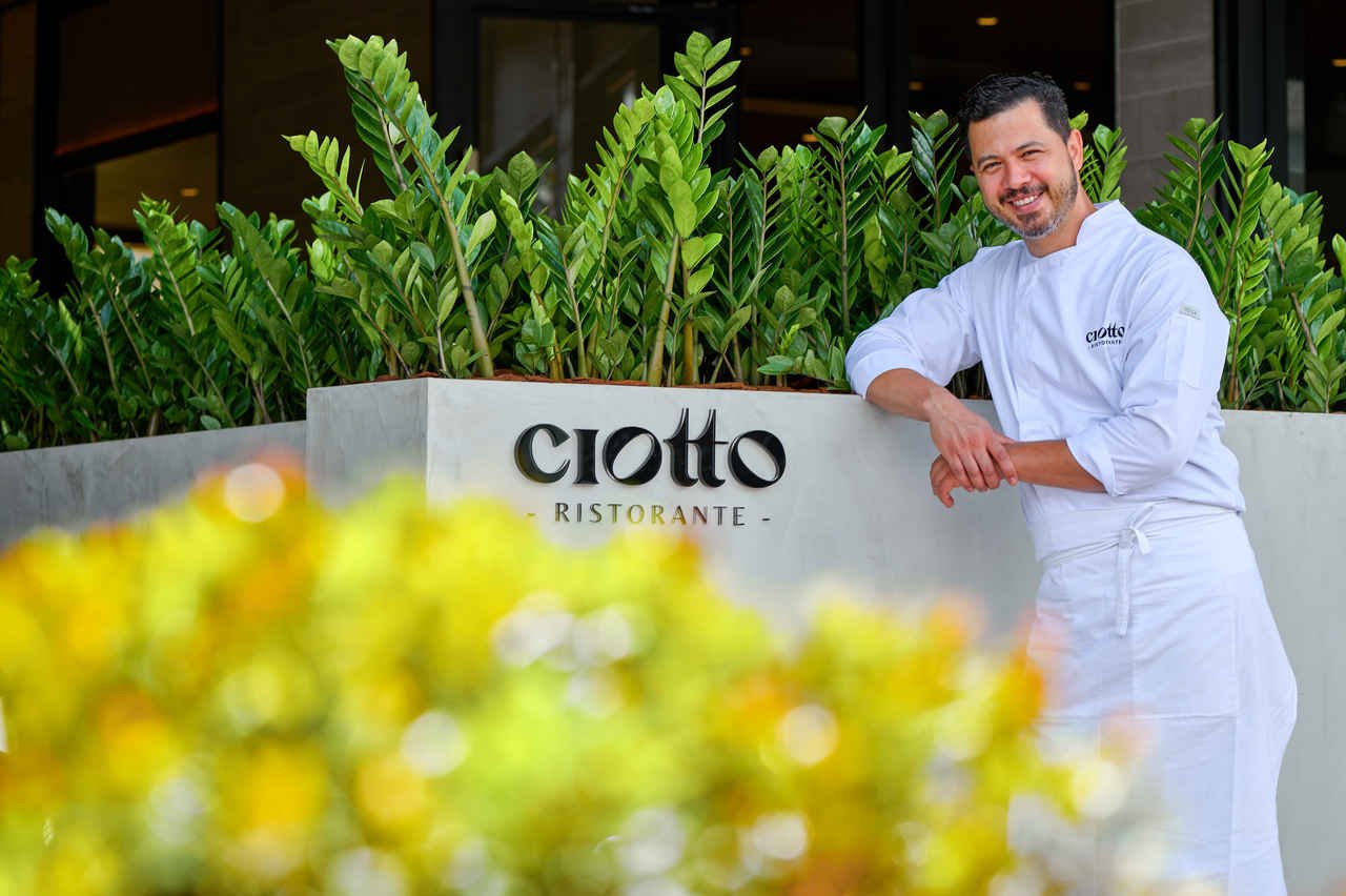 Na foto, o chef Leandro Garden em frente ao Ciotto - Metrópoles