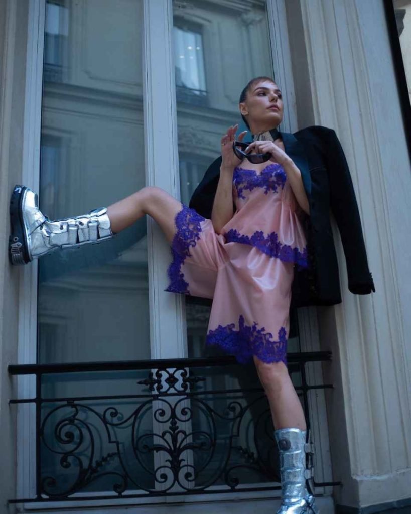 Isis Valverde em Paris