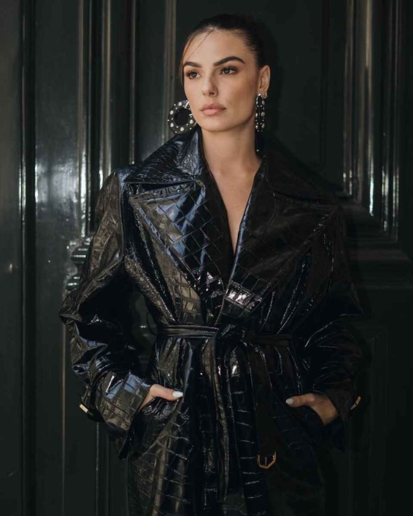 Isis Valverde em Paris