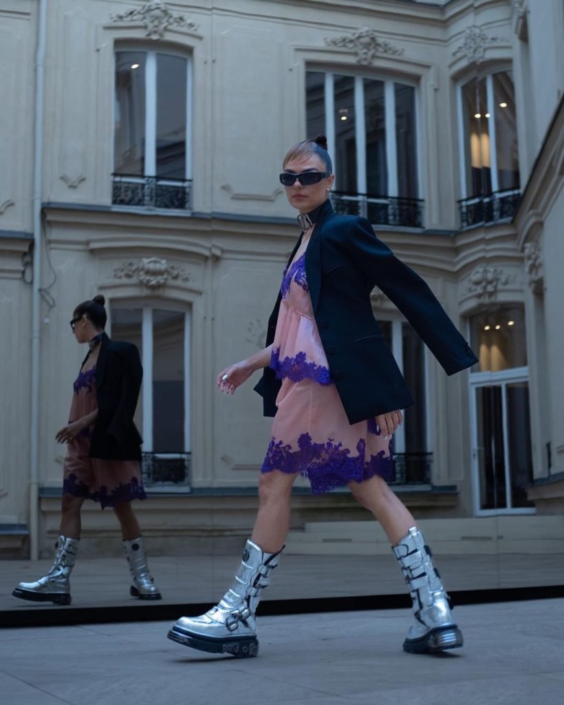 Isis Valverde em Paris