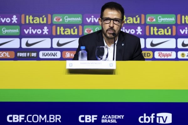 Ramon Menezes convoca jogadores da seleção brasileira