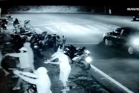 Imagem de circuito interno que mostra criminosos - Metrópoles