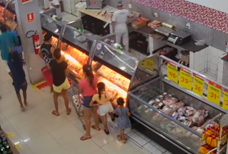 Vídeo: segurança é morto com tiro na cabeça em supermercado no litoral