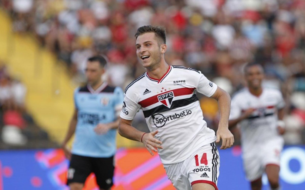 São Paulo recebe o Corinthians em busca de virada e classificação