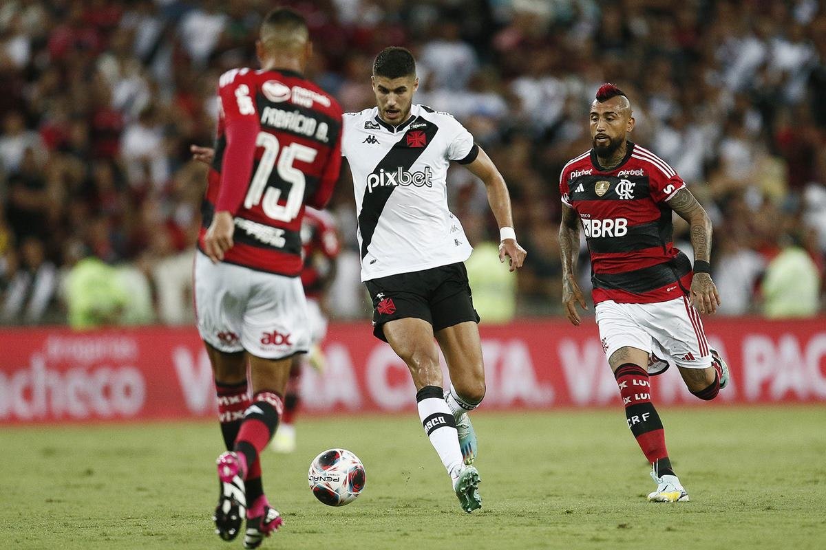 Flamengo vence o Vasco por 3 a 1 e está na final do Carioca - Fim