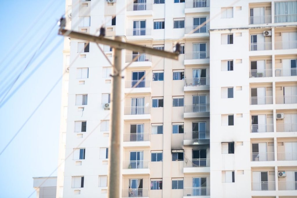 Residencial Itamaraty, em Taguatinga, prédio em que apartamento pegou fogo