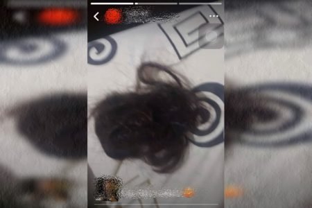 Homem de 18 anos corta o cabelo da namorada em Goiás