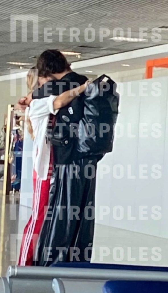 grazi masafera e marlon teixeira se beijam no aeroporto