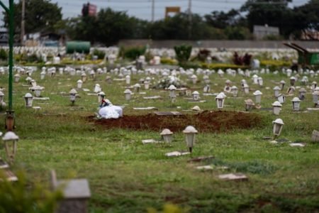 corpo de menina morta pela mãe é enterrado em Taguatinga