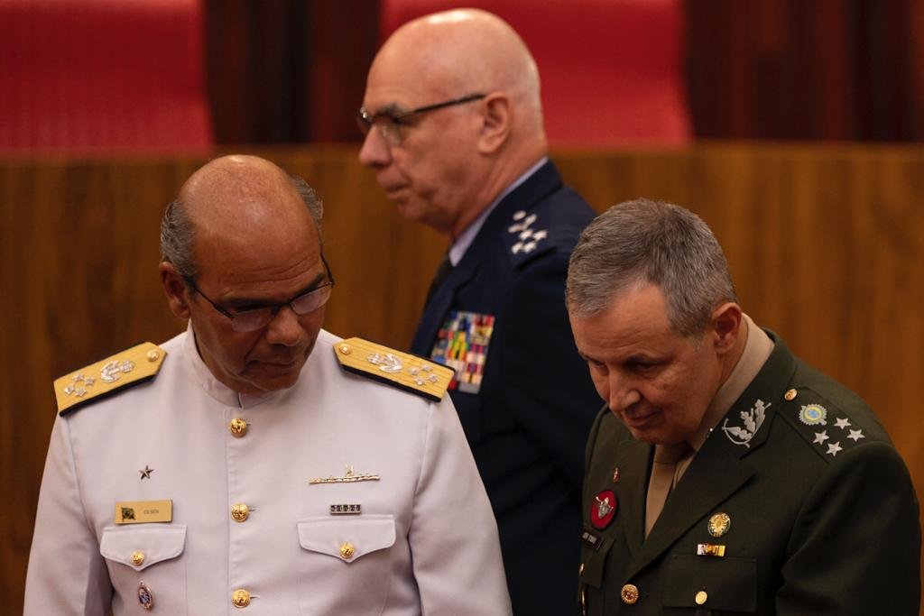 General de exército Julio Cesar de Arruda, Marinha almirante de esquadra Marcos Samapio Olsen e Aeronáutica tenente-brigadeiro do ar Marcelo Kanitz Damasceno.