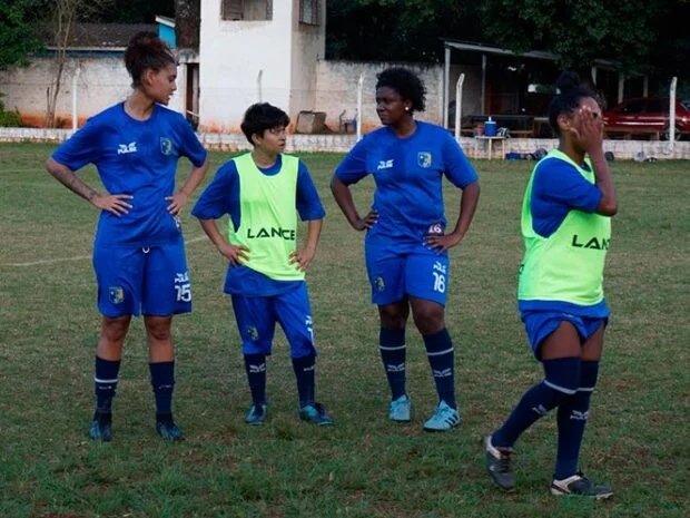 Mulheres e meninas no futebol: o preconceito contra elas no esporte