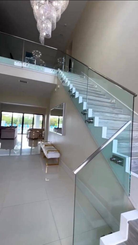 Print de vídeo que mostra casa de temporada em Orlando, nos Estados Unidos