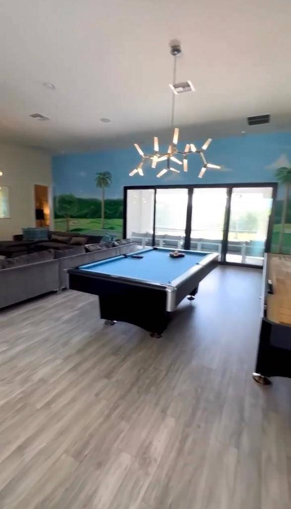 Print de vídeo que mostra casa de temporada em Orlando, nos Estados Unidos