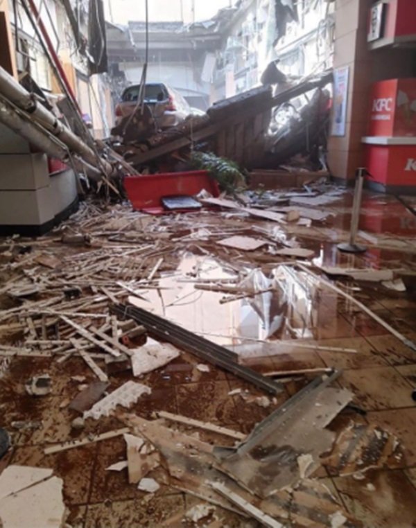 Foto colorida desabamento Shopping Osasco Plaza