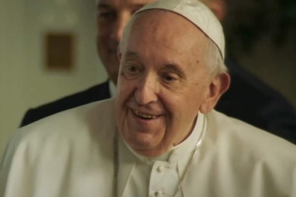 Papa Francisco está com bronquite infecciosa, diz Vaticano