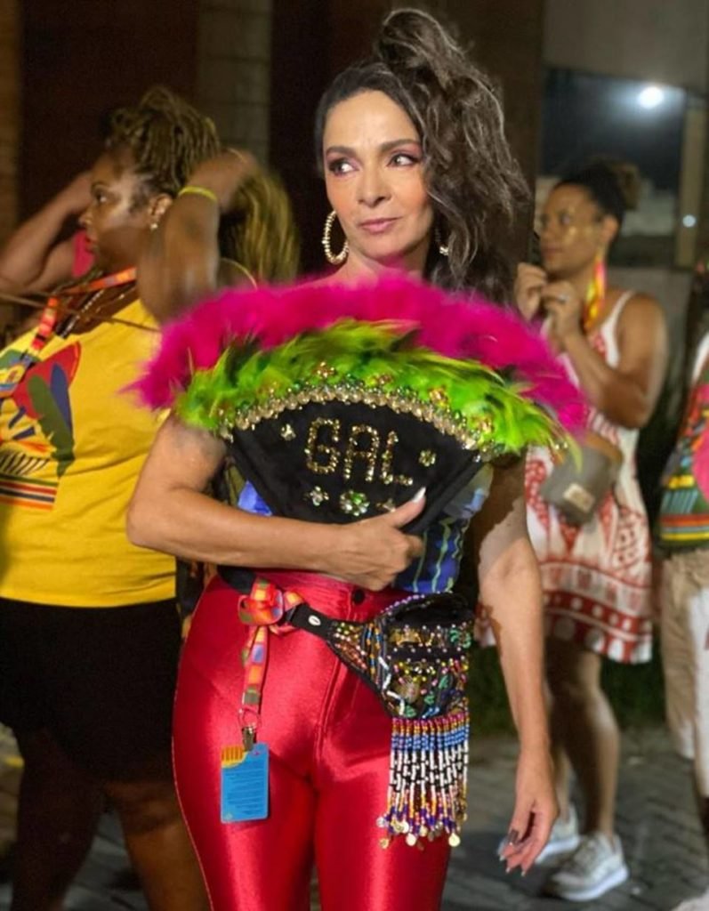Claudia Ohana no carnaval - metrópoles