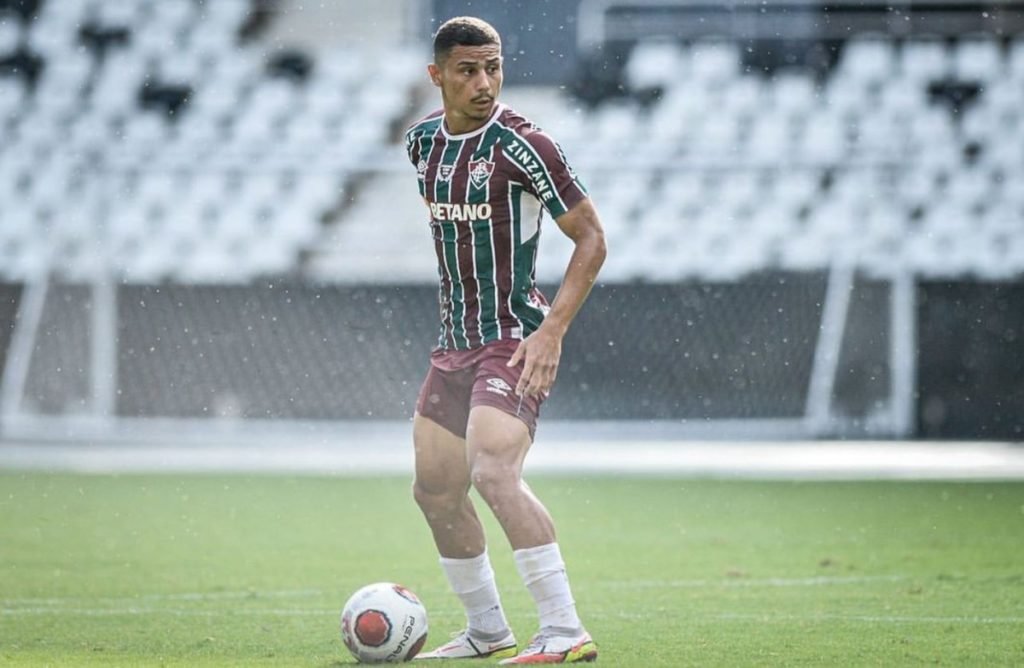 André diz que Fluminense é favorito contra o Flamengo: 'Estamos jogando  mais