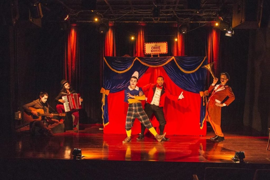 cena de espetáculo de teatro - metrópoles