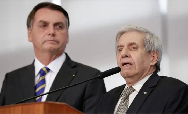Em imagem colorida, Jair Bolsonaro e o general Augusto Heleno Ribeiro