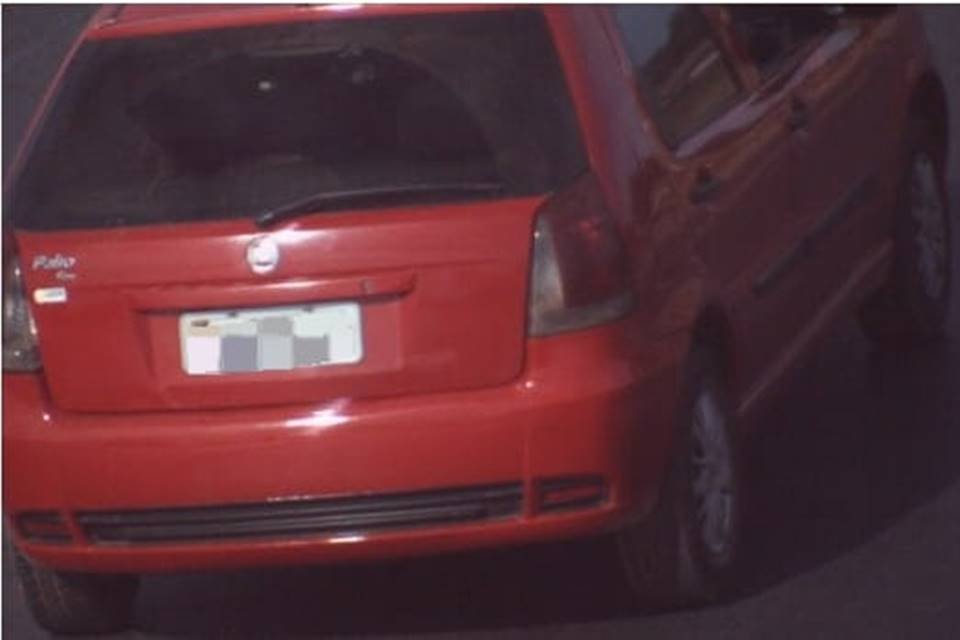 Carro vermelho - Metrópoles