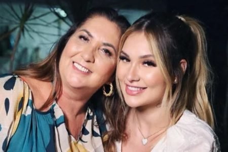 Virgínia Fonseca e a mãe Margareth Serrão maquiadas