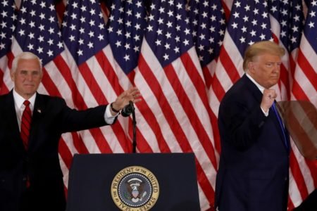 Imagem mostra Mike Pence e Donald Trump, ex-vice e ex-presidente, respectivamente, dos EUA - Metrópoles