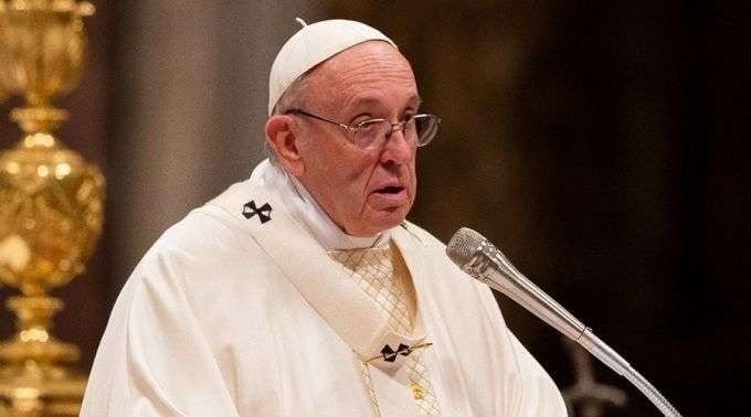 Papa Francisco é internado para passar por cirurgia de emergência