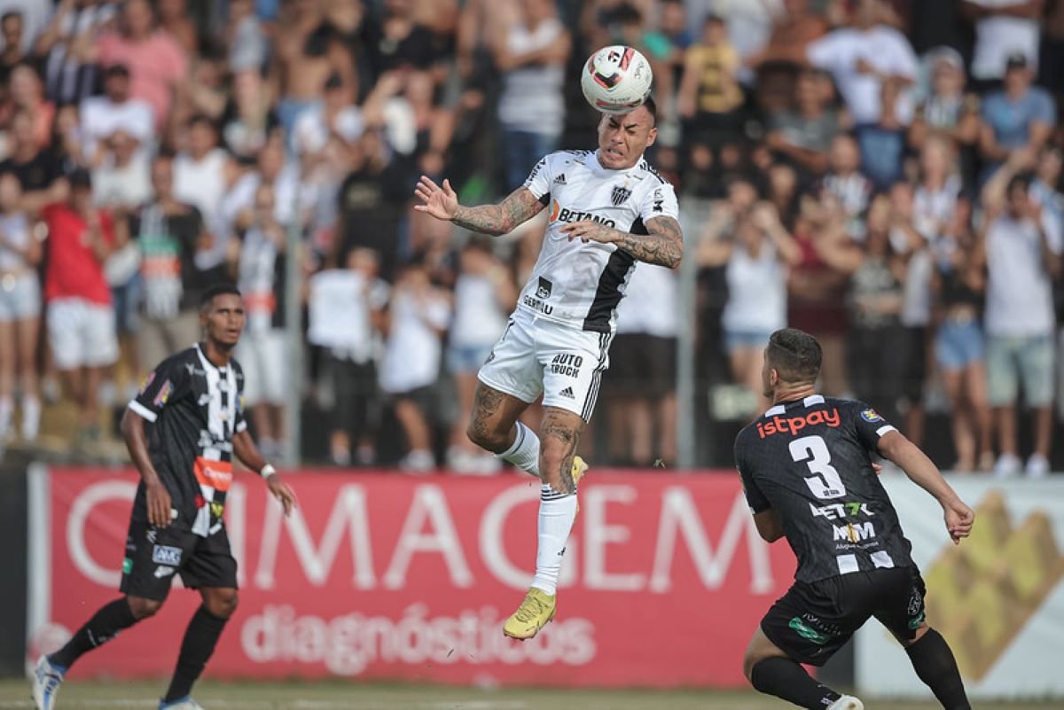 Corinthians empata com Atlético-MG e permanece próximo da zona de