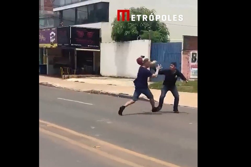 Veja o vídeo: Homem em Colniza utiliza trator e picareta em confronto com a  Polícia Militar – CircuitoMT