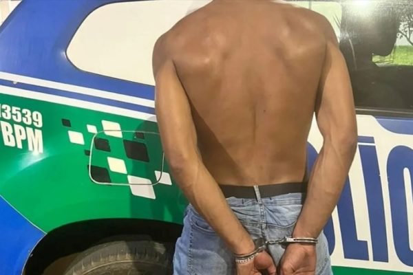 Homem é preso após importunar mulher em jogo de futebol em Goiás - Metrópoles