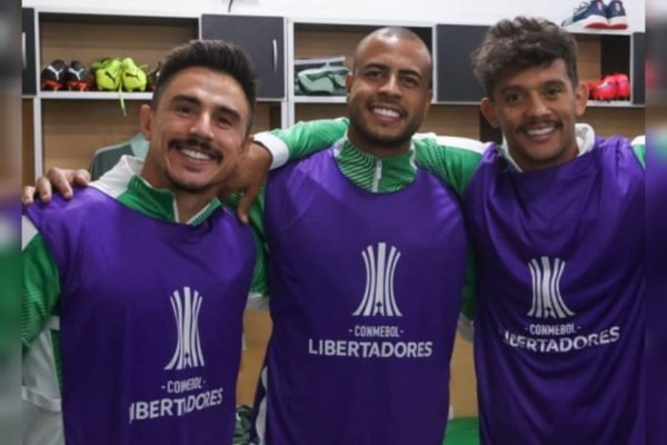 Os jogadores Willian Bigode (à esq.), Mayke (ao centro) e Gustavo Scarpa no período em que jogavam pelo Palmeiras