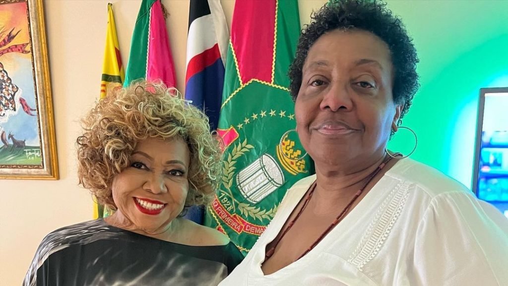 Alcione e presidente da Mangueira