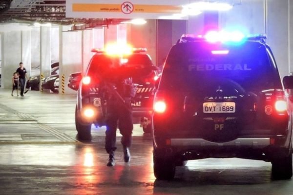 Polícia Federal faz operação contra quadrilha de roubos de cargas em SP