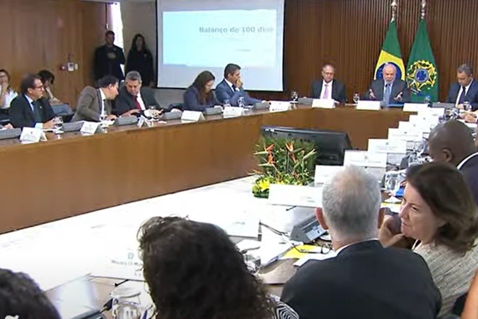 Imagem colorida mostra que Lula participa de reunião ministerial no dia 14 de março de 2023 - Metrópoles