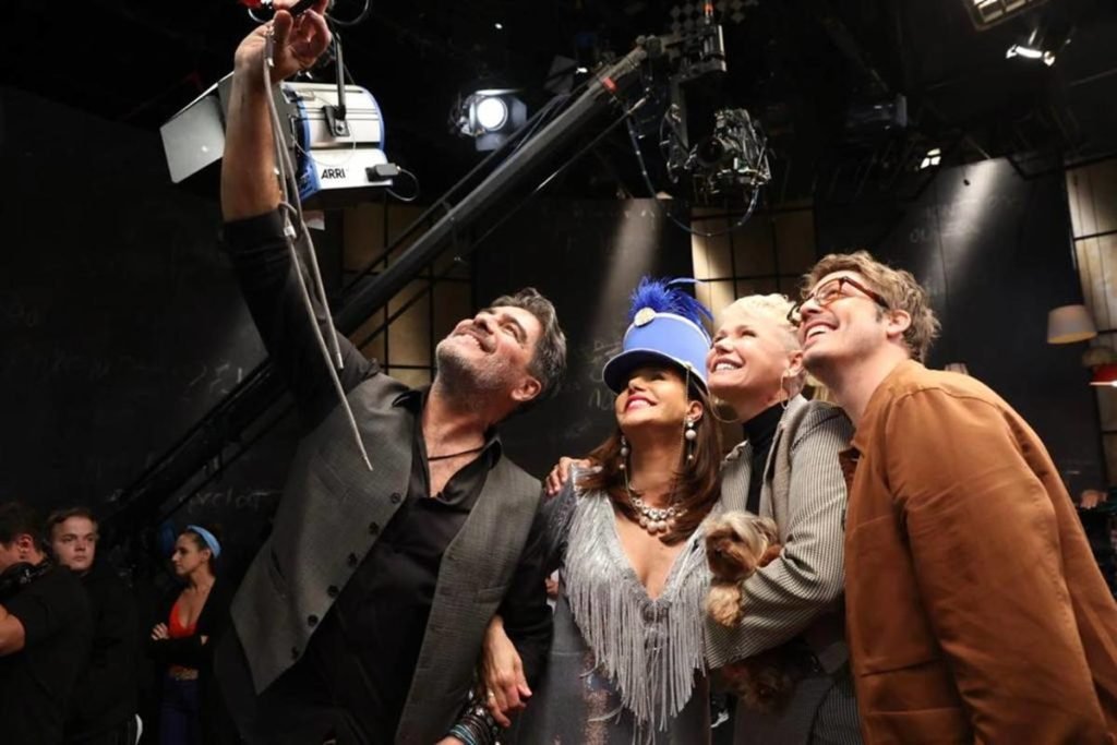 Fabio Porchat, Xuxa, paquita e marido de xuxa posam para selfie - metrópoles