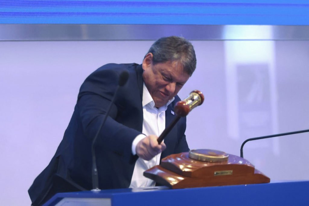 Governador Tarcísio de Freitas martelou balcão da B3 após anúncio do leilão do Trecho Norte do Rodoanel Mário Covas - Metrópoles