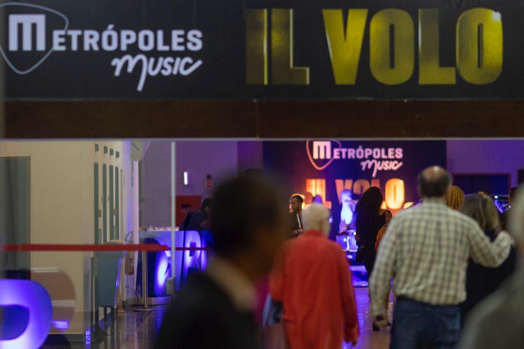 Pessoas chegam para o show do grupo italiano Il Volo em Brasília pelo Metrópoles Music - Metrópoles