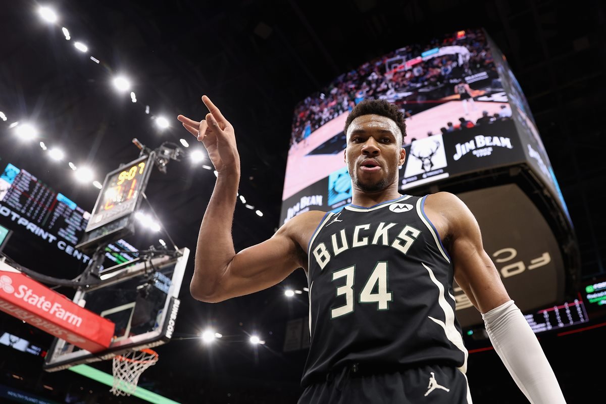 Bucks vence Suns e confirma vaga nos playoffs da NBA Metrópoles