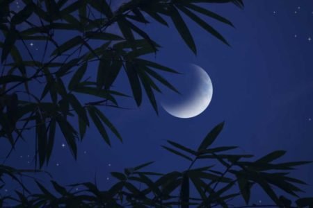 Lua Minguante durante a caida da noite-Metrópoles