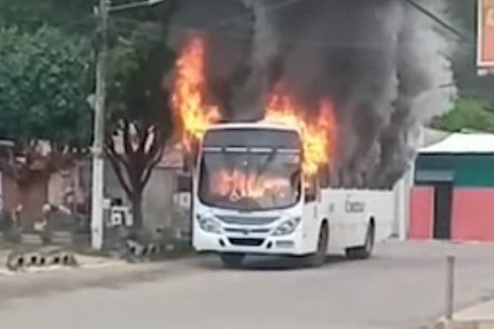 ônibus incendiado em Natal