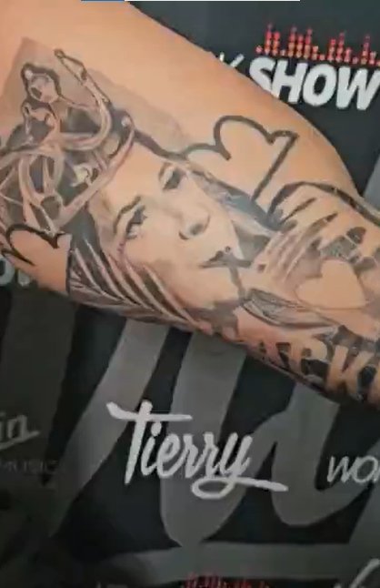 Tierry mostra tatuagem feita em homenagem a Marília Mendonça - Metrópoles