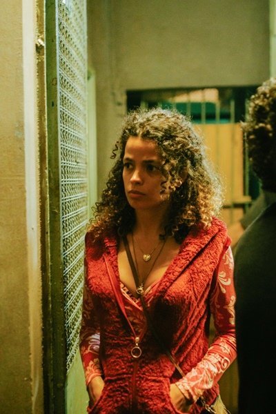 Foto colorida de Raquel Villar, a Jasmin, na série da Prime Video Dom - Metrópoles