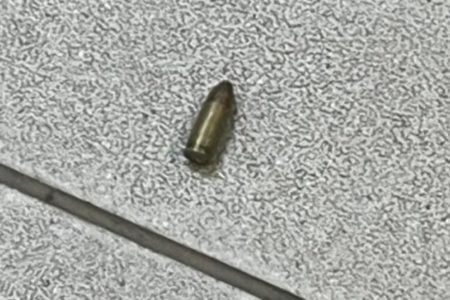 Imagem da munição usada por assaltante na Escola de Direito da Universidade Estadual do Amazonas Metrópoles