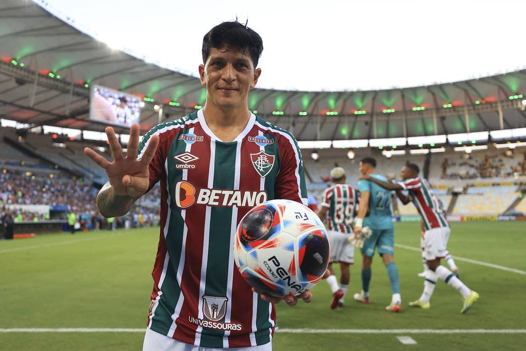 A Gazeta  Fluminense goleia o Volta Redonda e se garante na final do  Carioca