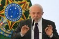 Presidente da República, Luiz Inácio Lula da Silva discursa com brasão da Republica ao fundo - Metrópoles