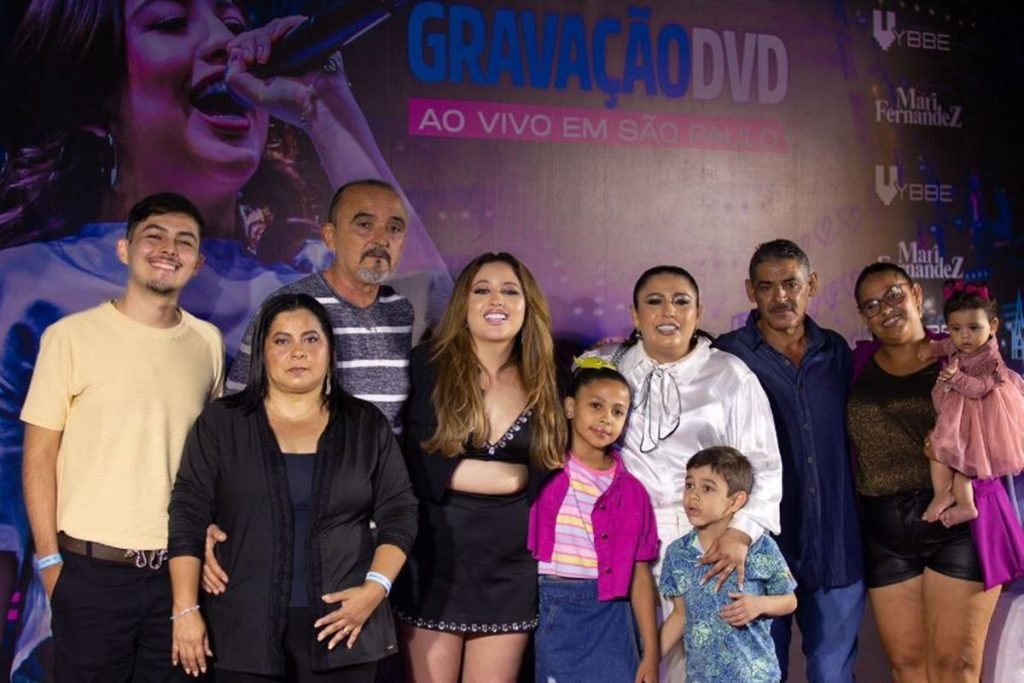 mari fernandez com varios familiares - metrópoles